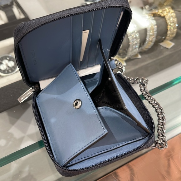 Michael Kors COOPER
3654LPCF5B
ZIP BILLFOLD WITH CHAIN
DENIM - Picture 11 of 16